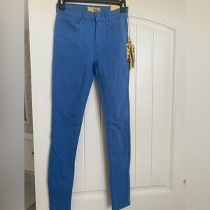 Hybrid Women’s Stretch Skinny Pants
Powder Blue